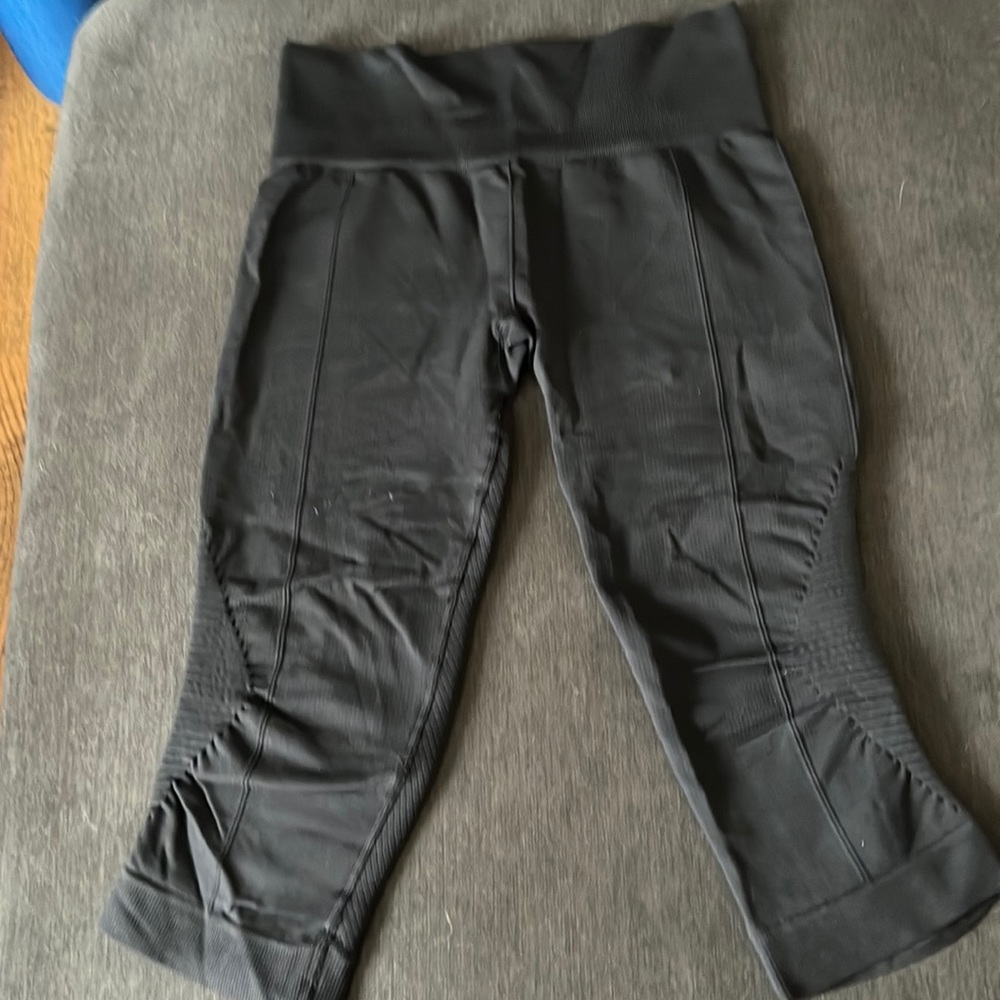 Lululemon capris sz 6